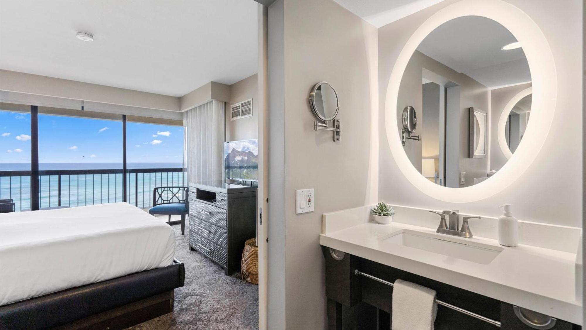 Luxury Oceanfront 2 Bedroom Apartment At Waikiki Beach Tower Honolulu Exteriér fotografie